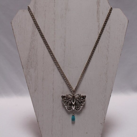 Vintage Sterling Silver Butterfly and Sterling Silver Link Chain - Picture 4 of 13